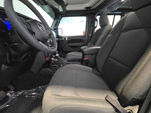 Used 2024 Jeep Wrangler Unlimited AWD/4WD image 21