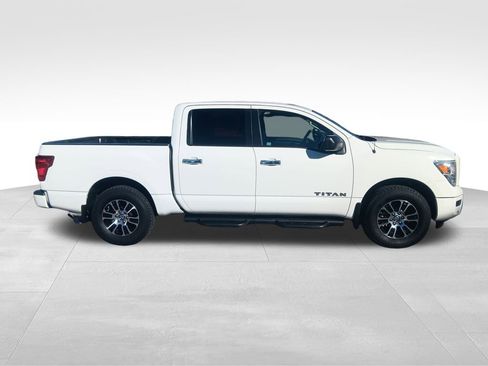 Used 2021 Nissan Titan SV w/ SV Convenience Package image 7