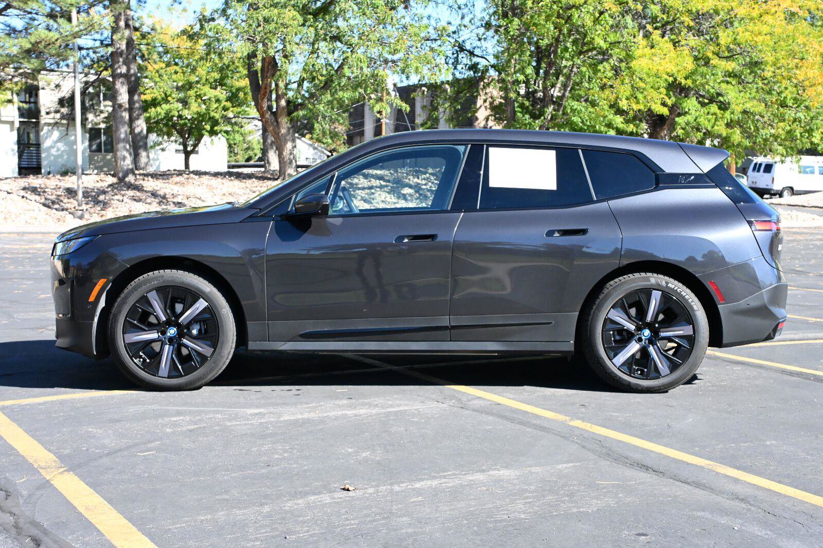 Used 2024 BMW iX xDrive50 AWD/4WD image 2