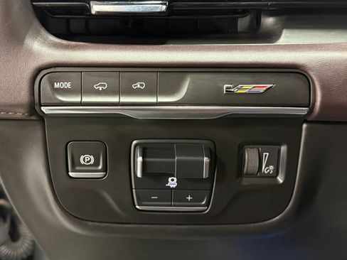 Used 2024 Cadillac Escalade V w/ Heavy-Duty Trailer Package image 32