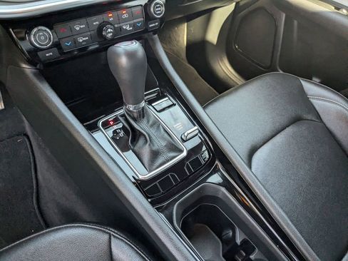 Used 2025 Jeep Compass Limited image 21