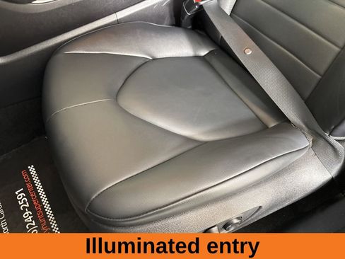 Used 2025 Toyota Highlander XLE AWD/4WD image 13