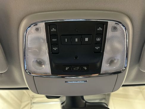 Used 2019 Jeep Grand Cherokee Summit AWD/4WD image 25