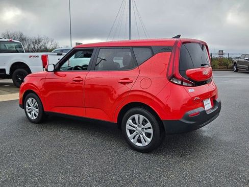 Used 2022 Kia Soul LX image 8