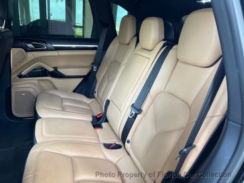 Used 2016 Porsche Cayenne image 10