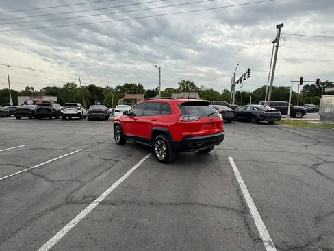 Used 2019 Jeep Cherokee Trailhawk w/ Comfort/Convenience Group AWD/4WD image 10
