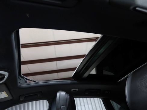 Used 2024 Porsche Macan AWD/4WD image 25