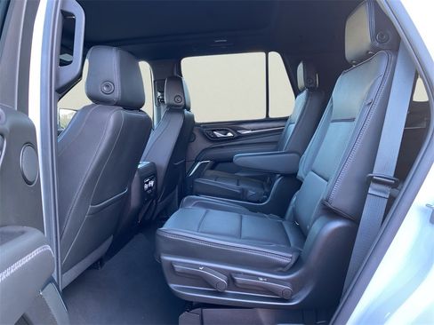 Used 2021 GMC Yukon Denali w/ Denali Premium Package image 18