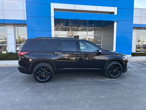 Used 2023 Chevrolet Traverse LT w/ Midnight/Sport Edition image 3