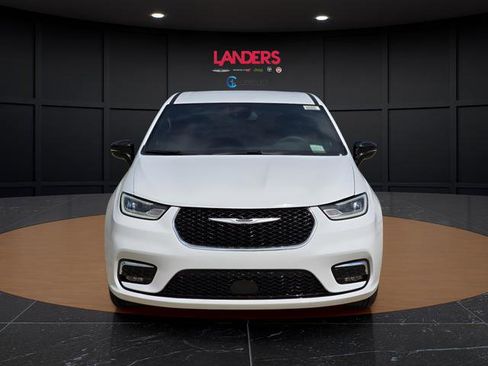 New 2026 Chrysler Pacifica Select image 4