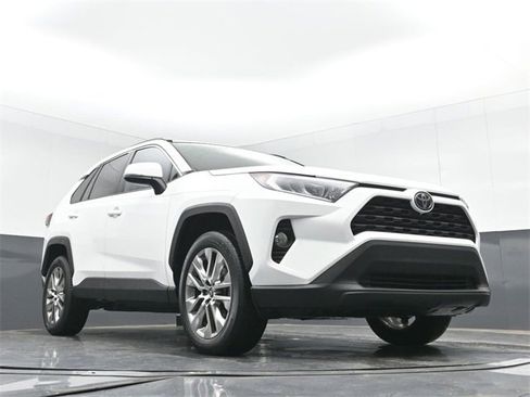 Used 2020 Toyota RAV4 XLE Premium image 42
