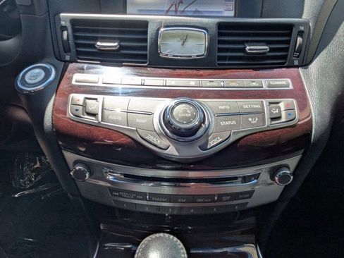 Used 2016 INFINITI Q70 L 3.7 AWD/4WD image 16