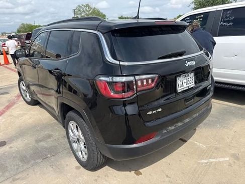Used 2025 Jeep Compass Latitude image 3