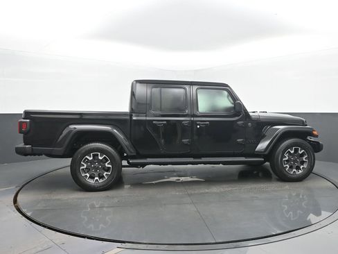New 2026 Jeep Gladiator Sahara image 6