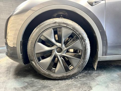 Used 2025 Tesla Model Y Long Range AWD/4WD image 25