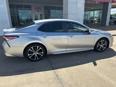 Used 2018 Toyota Camry SE FWD image 8