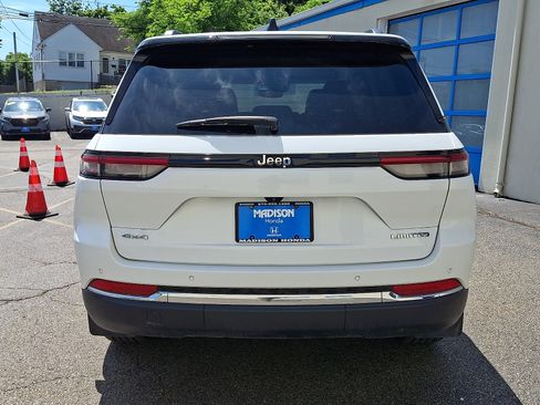 Used 2022 Jeep Grand Cherokee Limited AWD/4WD image 5
