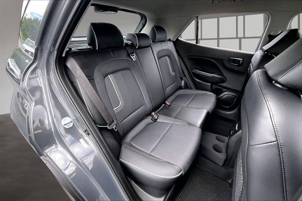 Used 2025 Hyundai Venue Limited FWD image 27