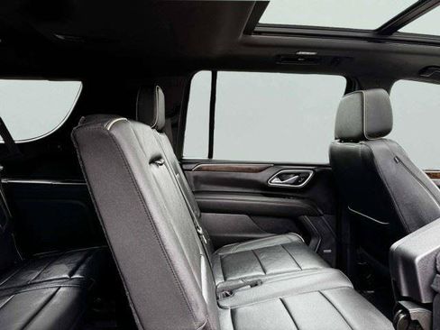 Used 2021 Chevrolet Suburban Premier w/ Premium Package RWD image 59