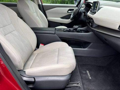 Used 2025 Nissan Rogue SV FWD image 13