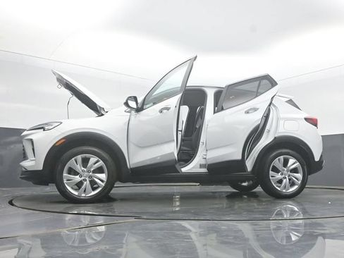 Used 2024 Buick Encore GX Preferred AWD/4WD image 57