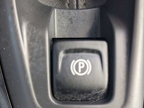 Used 2025 Chevrolet TrailBlazer LT AWD/4WD image 27