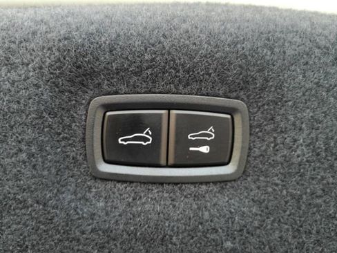 Used 2022 Porsche Taycan image 24