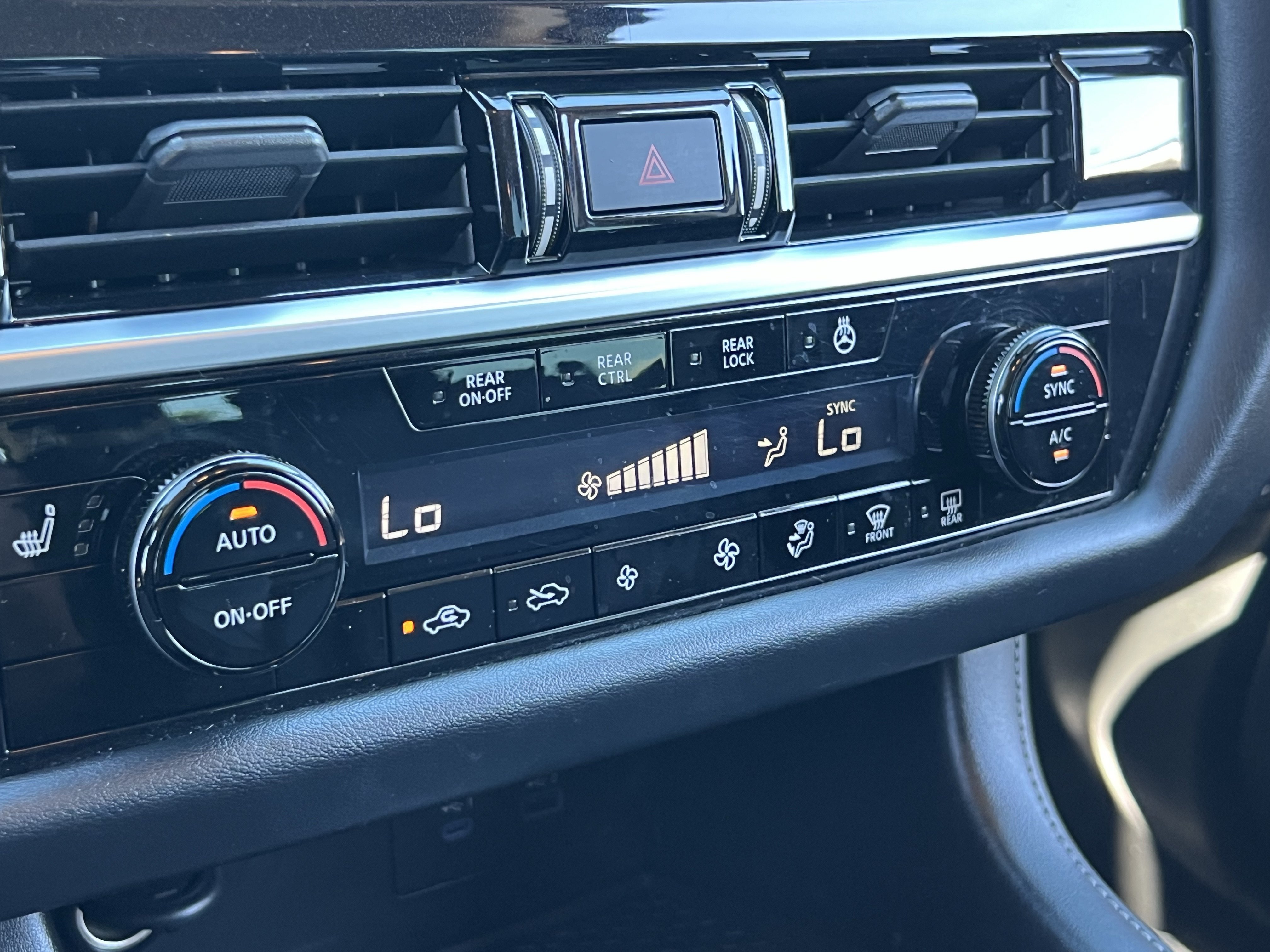 Used 2022 Nissan Pathfinder SL FWD image 27