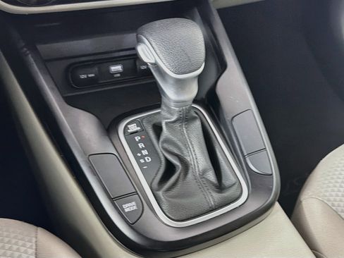 Used 2025 Kia Soul LX w/ LX Technology Package FWD image 24