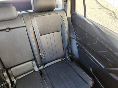 Used 2022 Volkswagen Tiguan SE image 17