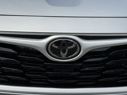 Used 2023 Toyota Highlander XLE FWD image 40