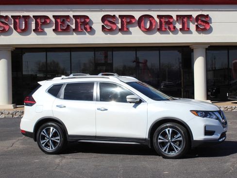 Used 2020 Nissan Rogue SV w/ Premium Package image 1