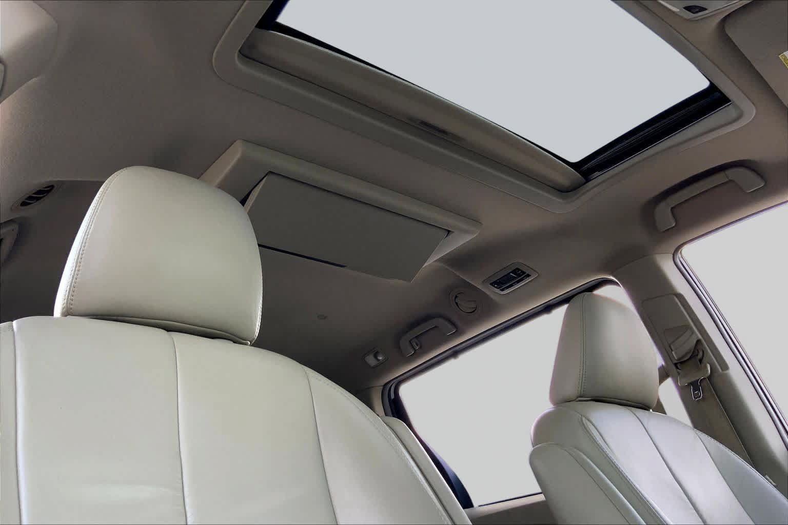 Used 2011 Toyota Sienna XLE w/ XLE Navigation Pkg FWD image 13