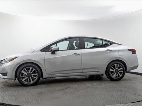 Used 2025 Nissan Versa SV FWD image 3