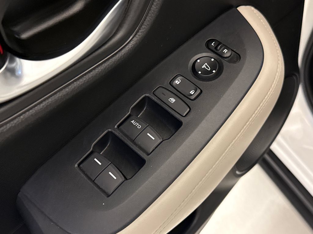 Certified 2025 Honda HR-V LX image 19