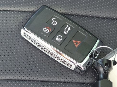 New 2025 Land Rover Range Rover SE image 47