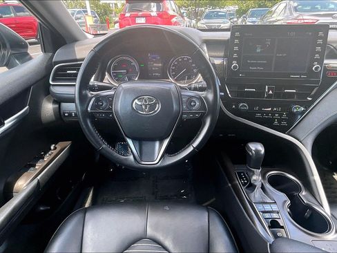Used 2023 Toyota Camry SE w/ Cold Weather Package FWD image 5