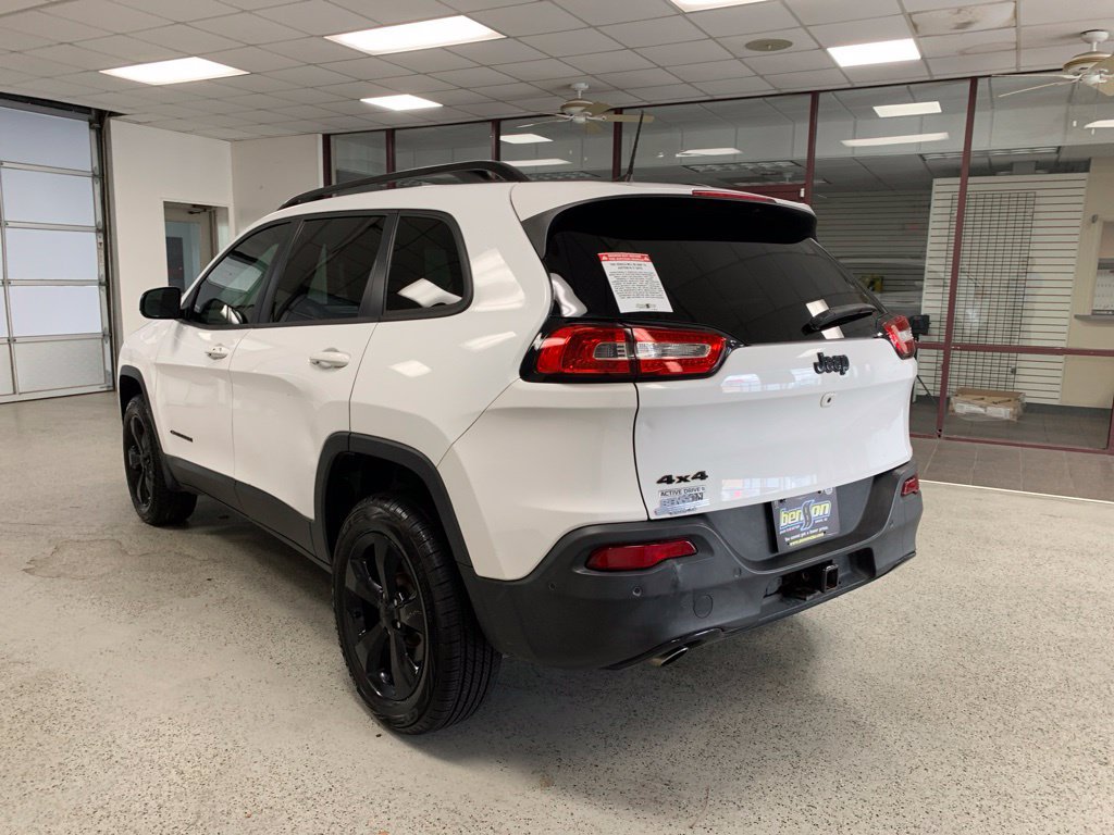 Used 2017 Jeep Cherokee Limited w/ Luxury Group AWD/4WD image 6