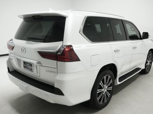 Used 2019 Lexus LX 570 4WD w/ Luxury Package image 4