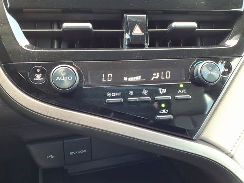 Used 2022 Toyota Camry SE w/ Convenience Package FWD image 27