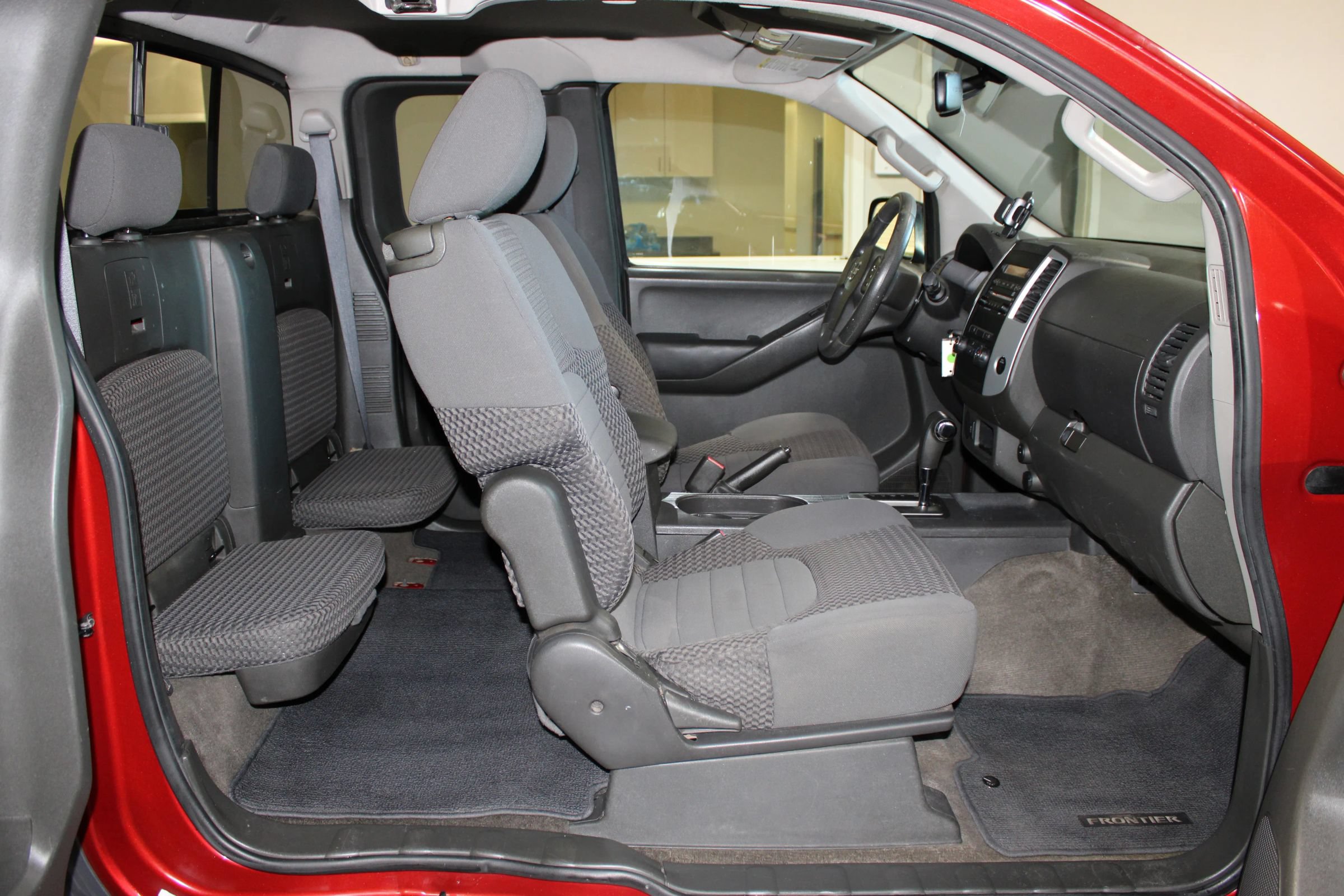 Used 2012 Nissan Frontier SV w/ SV Premium Utility Pkg RWD image 30
