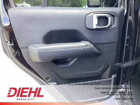 Used 2018 Jeep Wrangler Unlimited Sahara w/ Uconnect 4C Nav & Sound Group AWD/4WD image 10