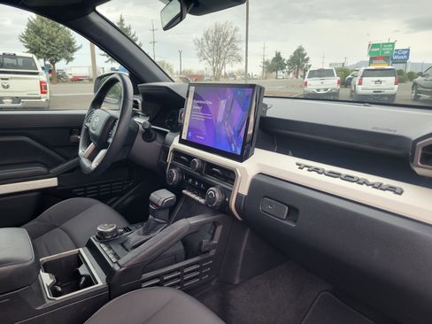 Used 2024 Toyota Tacoma TRD Off-Road image 21