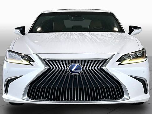 Used 2020 Lexus ES 300h Ultra Luxury w/ Accessory Package FWD image 3