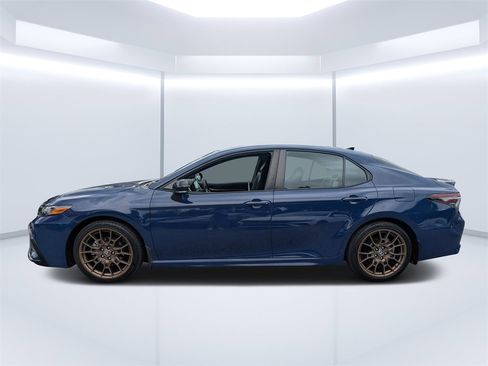 Used 2023 Toyota Camry SE image 6