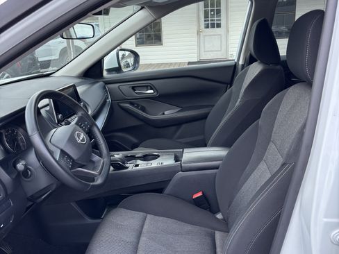 Used 2025 Nissan Rogue SV FWD image 6
