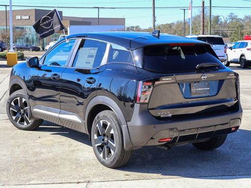 Used 2025 Nissan Kicks SV w/ Charging Package image 2