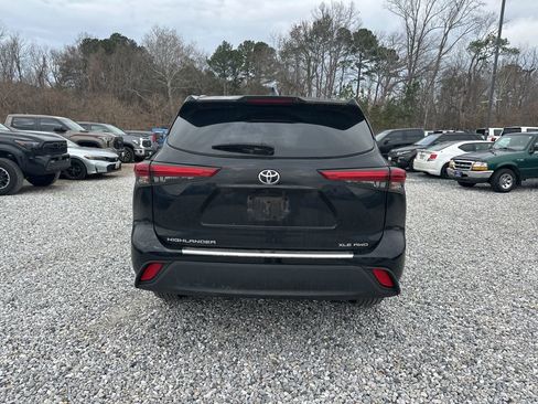 Used 2022 Toyota Highlander XLE image 4