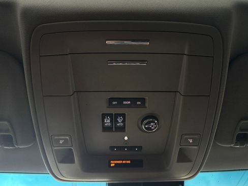 Used 2019 Chevrolet Suburban LT AWD/4WD image 65