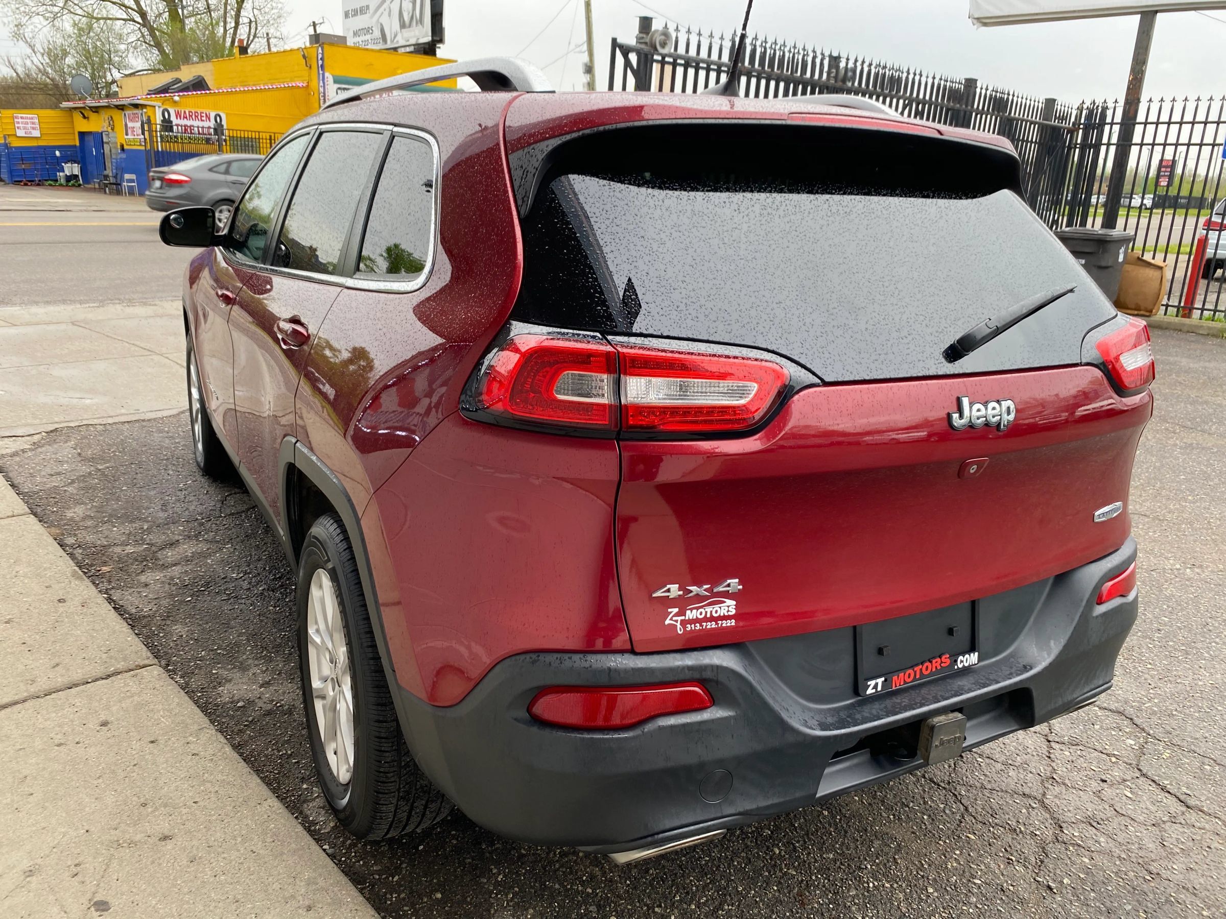 Used 2016 Jeep Cherokee Latitude w/ Trailer Tow Group AWD/4WD image 2